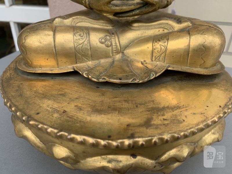 A gilt-repoussé figure of Amitayus - 图11